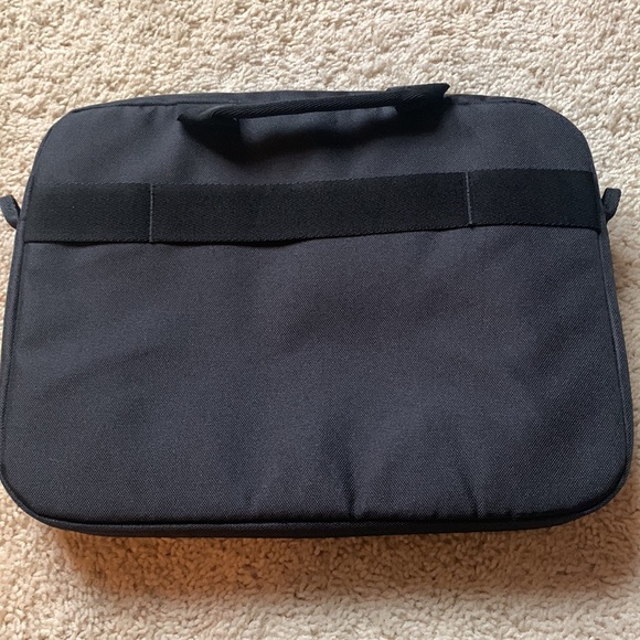 NWT CaseLogic laptop messenger bag - Picture 5 of 8
